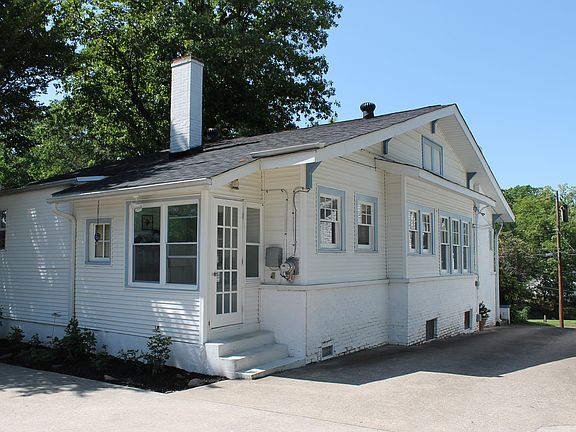 3rd image of 1159 Highland Dr