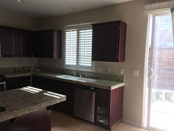 3rd image of 12571 Versaille St
