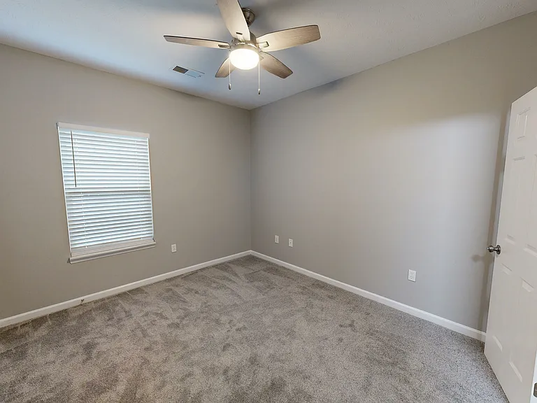 Burlington Oaks Apartments — Photo 54