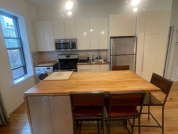 5th image of 590 Parkside Ave APT 1DW