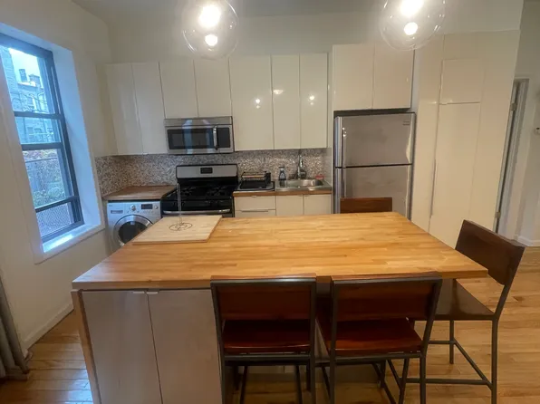 590 Parkside Avenue image 5 of 19