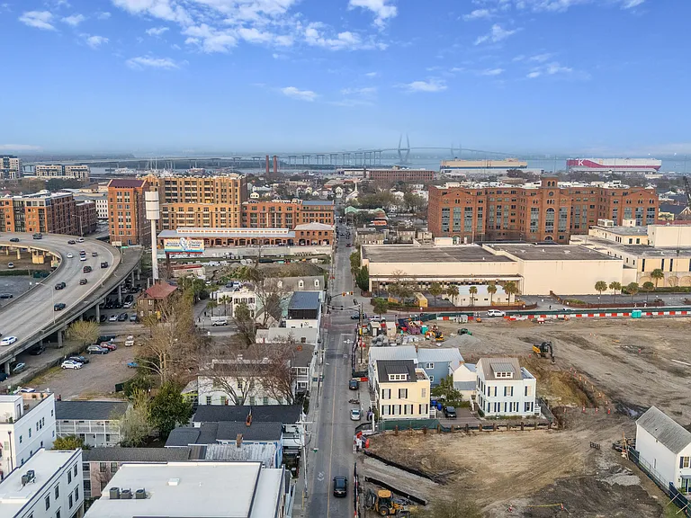 66 Line St #B — Photo 30
