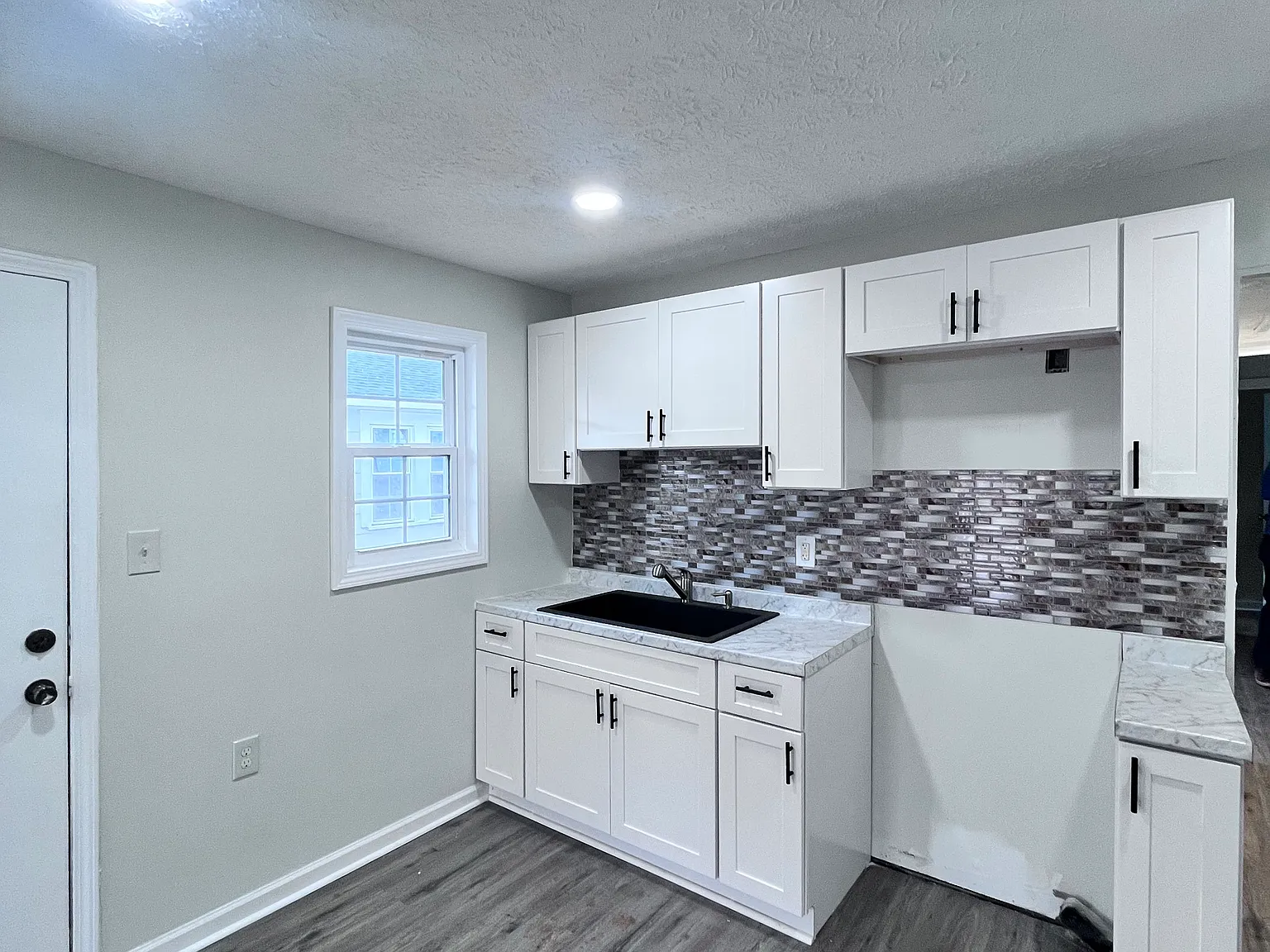 364 Woolfolk St — Photo 3