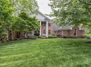 17619 Myrtlewood Dr, Chesterfield, MO 63005