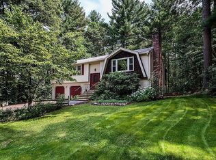 26 Lido Ln, Bedford, MA 01730