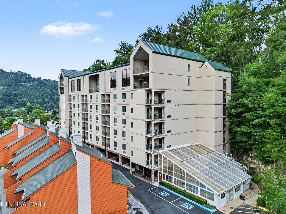 1st image of 413 Baskins Creek Rd #308