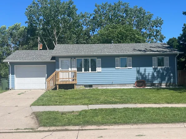 1307 14th Ave, Kearney, NE 68845