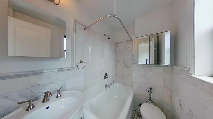 Rented by Bond New York | media 30