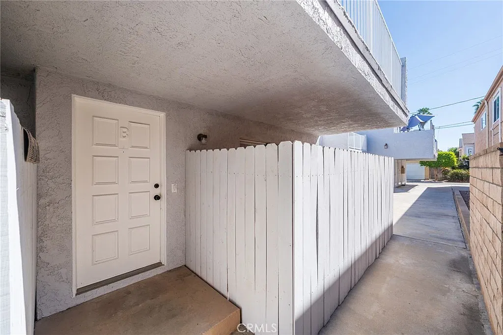 2 bed, 1.5 bath, 1200 sqft, $3,895 — Photo 2