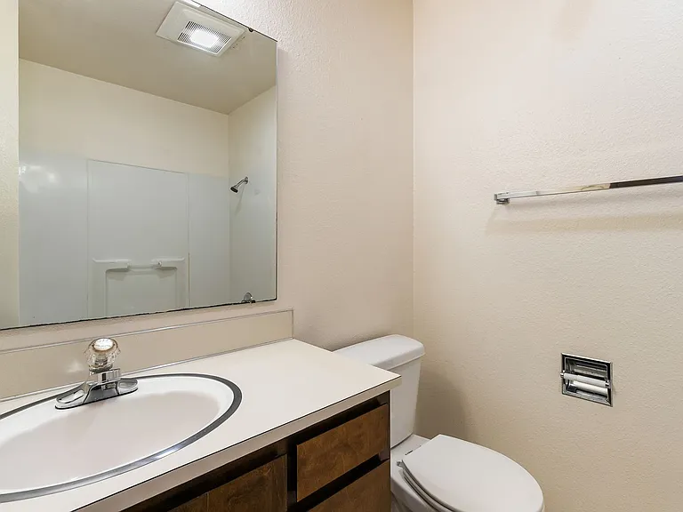 5721 Hendrickson Ave — Photo 6