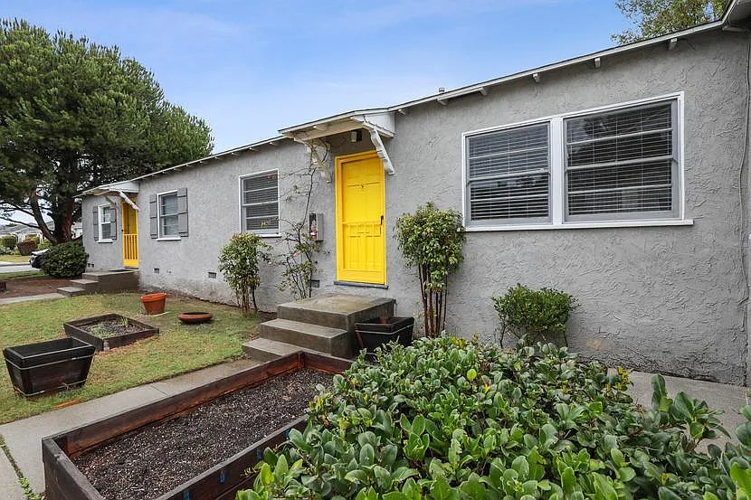 1332 Oak St — Photo 3