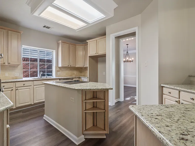 1527 Lakeview Dr — Photo 8