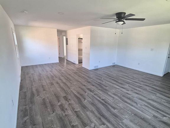 3rd image of 13722 Cedar Rd #2