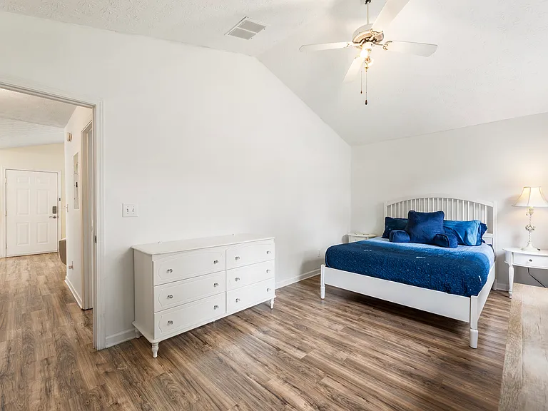 2425 Belaire Dr — Photo 10