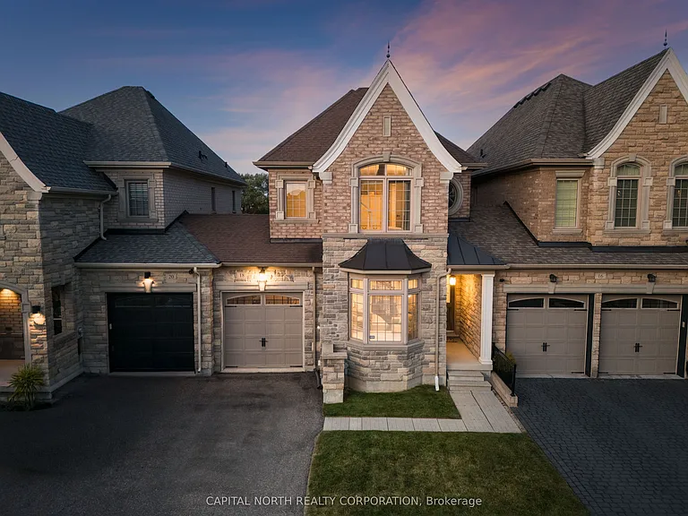 18 Alex Campbell Cres — Photo 1