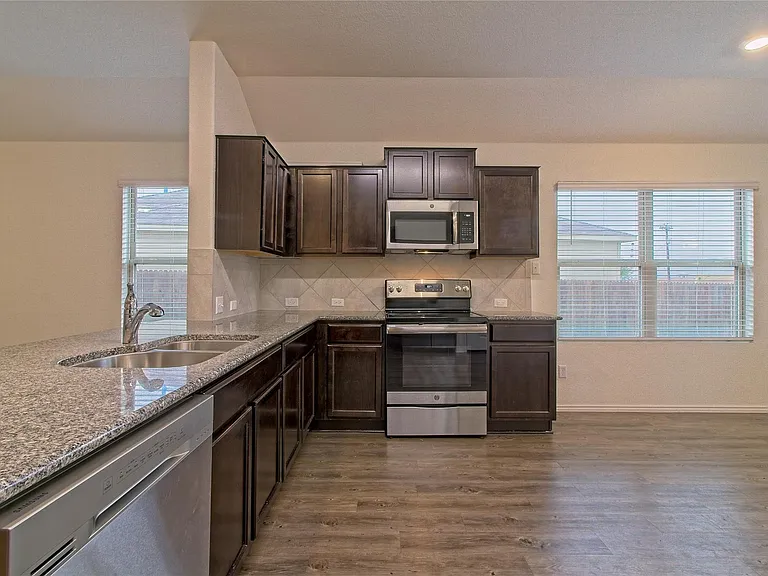 108 Circle Way — Photo 14