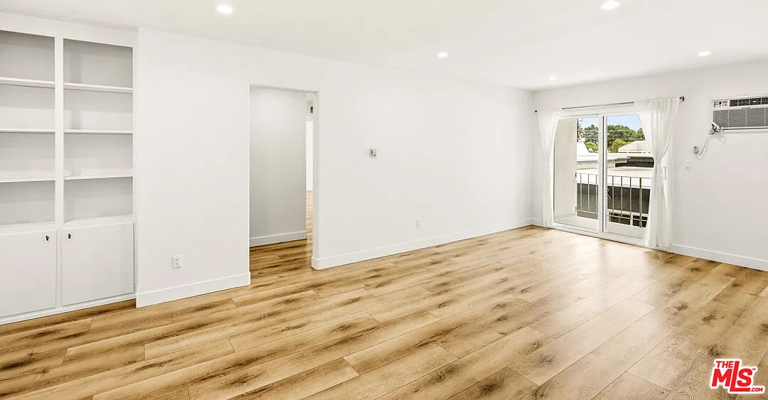 2 bed, 2.0 bath, 1075 sqft, $3,400 — Photo 3