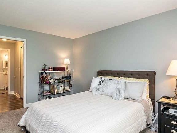 5th image of 2223 S Huron Pkwy APT 3
