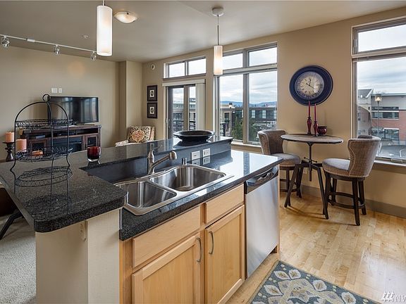 5th image of 3111 Newmarket St Unit 403