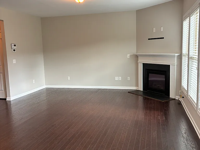 1335 Hampton Oaks Dr — Photo 8
