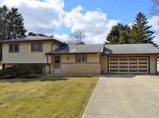 4N264 Kaelin Rd, West Chicago, IL 60185