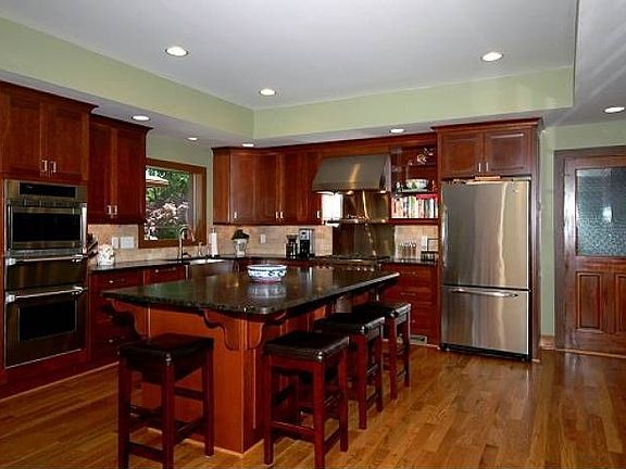 Kitchen - lots of space