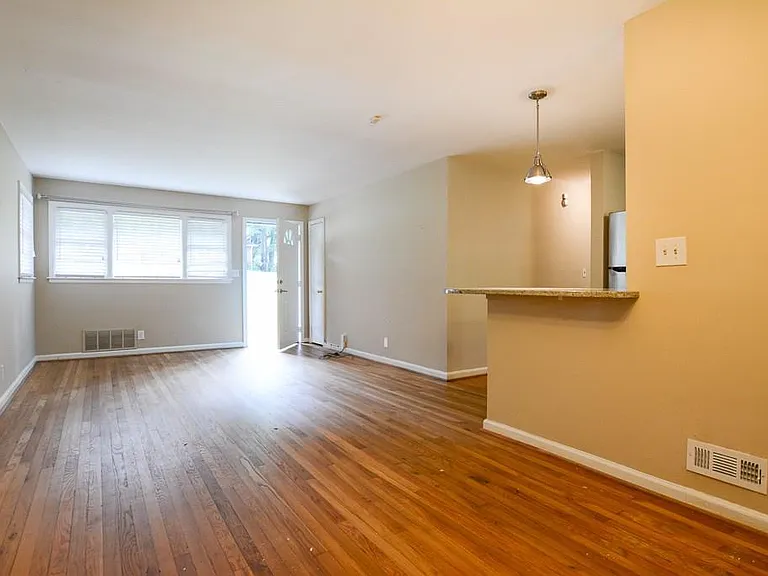 2671 Woodridge Dr — Photo 8