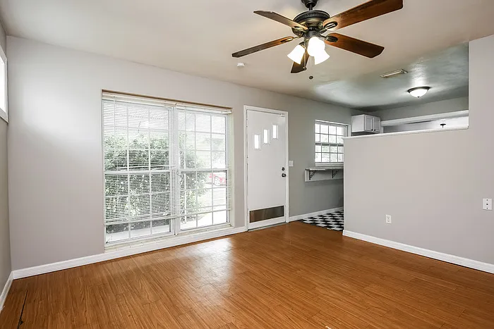415 California Ave — Photo 4