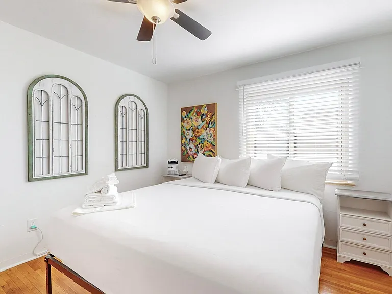 5202 Marquette Ave NE — Photo 1