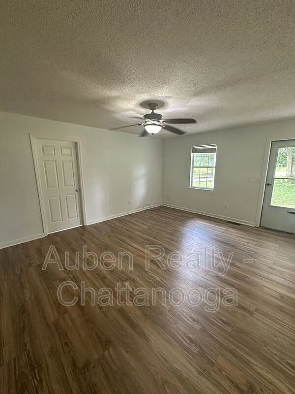 3 bed, 2.0 bath, 1632 sqft, $1,495 — Photo 2