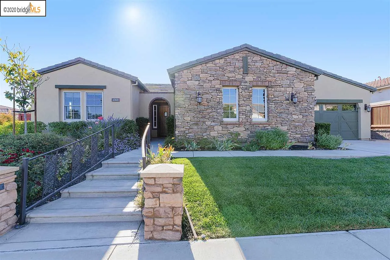 1560 California Trl photo 1