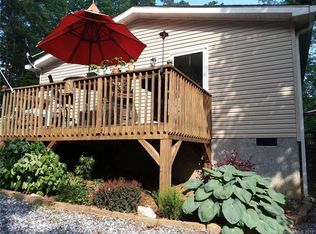 101 Round Top Rd, Mill Spring, NC 28756