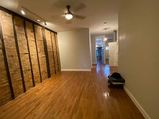 Rented by Premier Metro Realty Corp | media 2