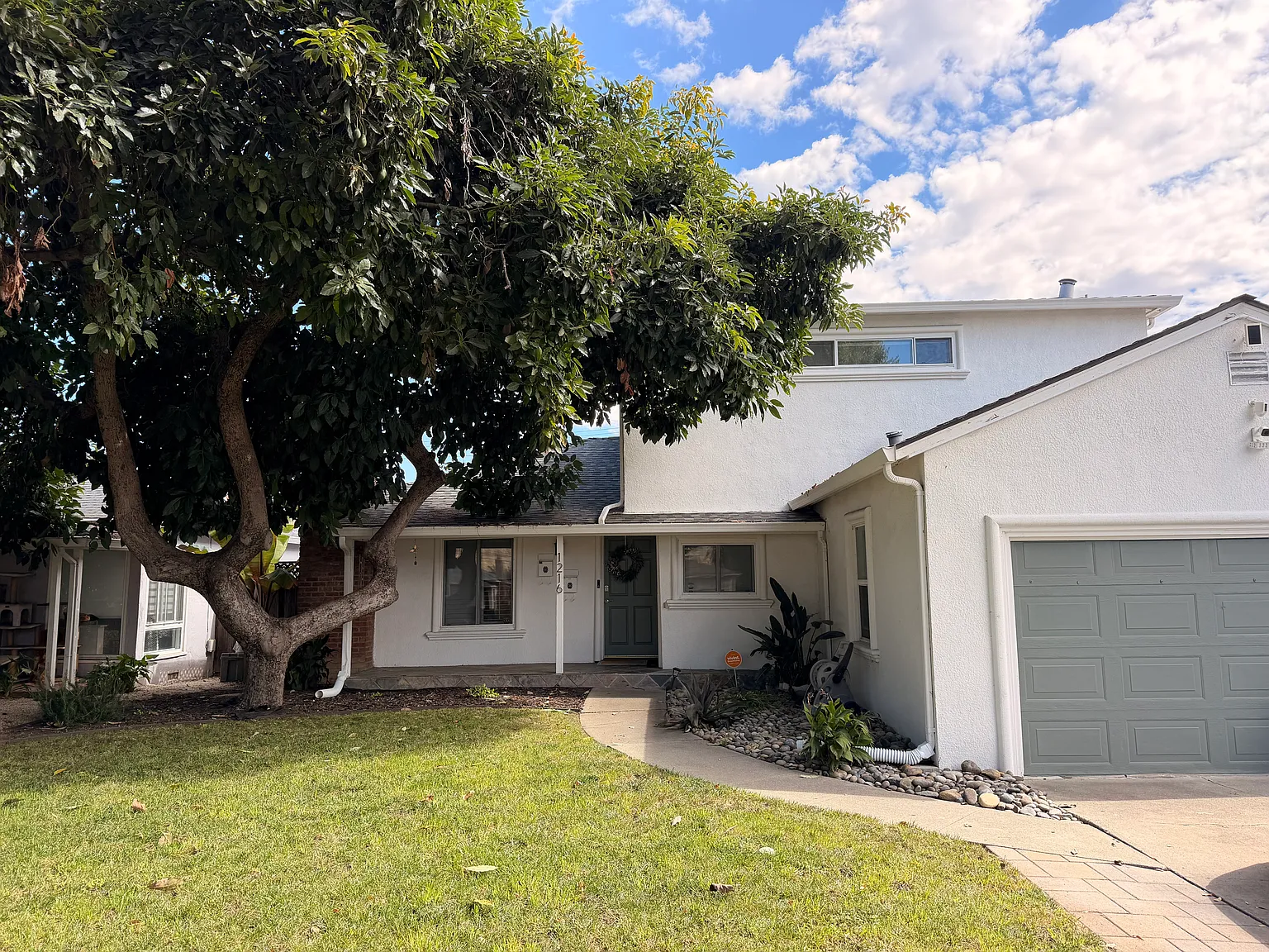 4 bed, 1418 sqft, $4,900 — Photo 3