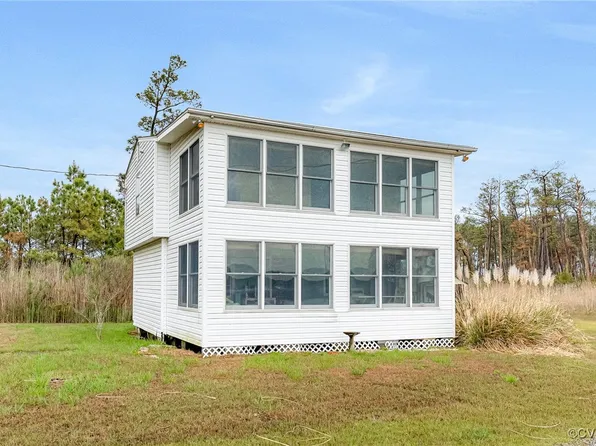 385 Little Oyster Ln, White Stone, VA 22578