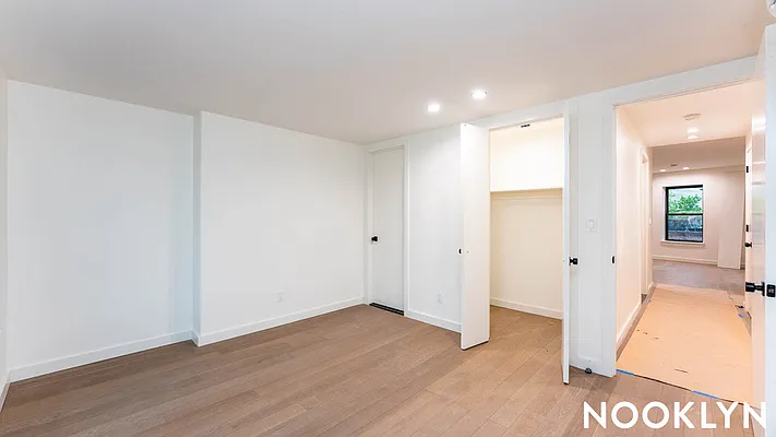 Rented by Nooklyn NYC LLC | media 32