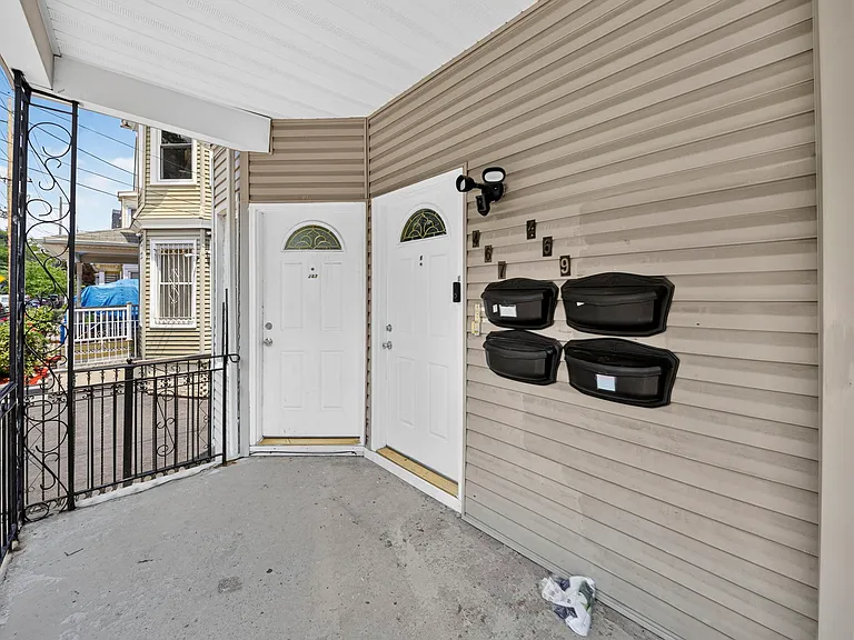 467-469 Summer Ave #3 — Photo 2