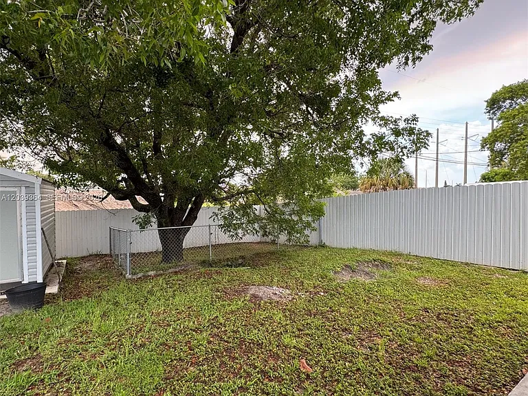 2181 SW 50th Ave — Photo 18