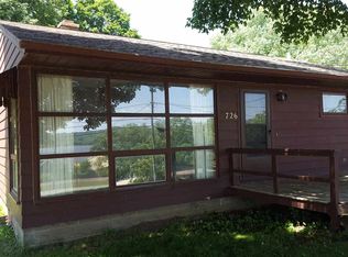 726 S Cody Rd, Le Claire, IA 52753