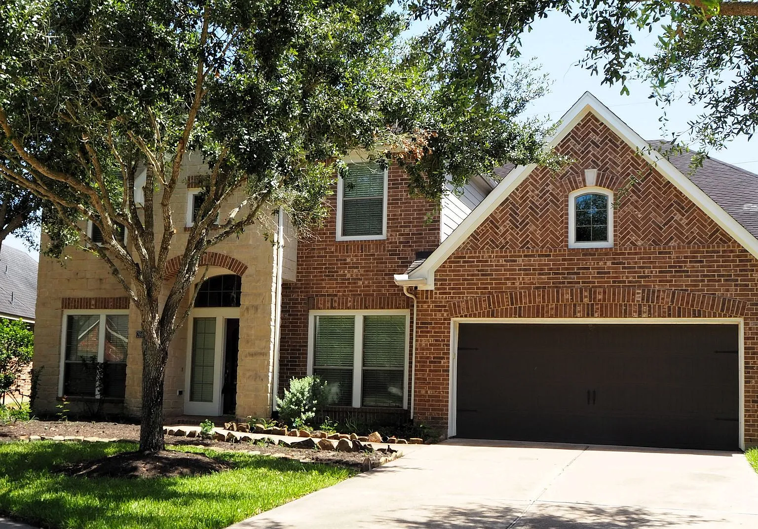 4 Bed 3.5 Bath in Firethorne Community — Photo 2
