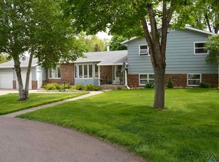 1408 S Sycamore Ave, Sioux Falls, SD 57110