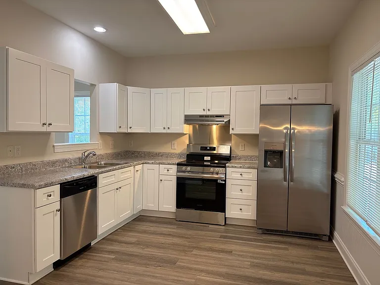 4401 Stephen Oaks Way — Photo 4