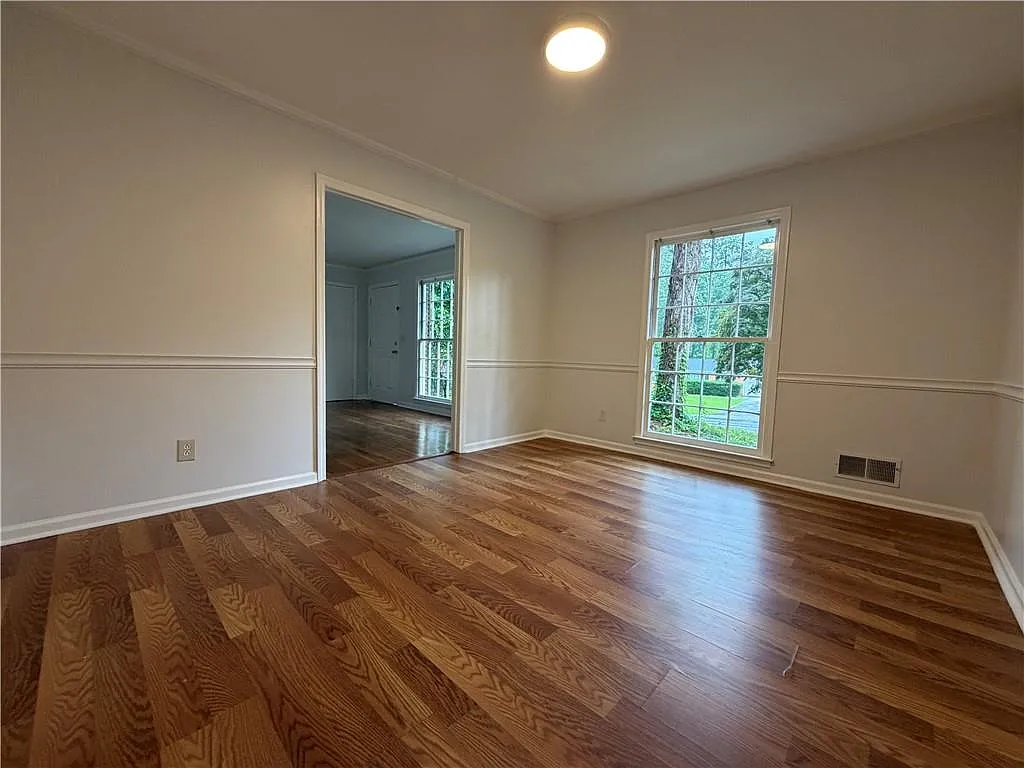 4 bed, 3.0 bath, 1710 sqft, $2,400 — Photo 4