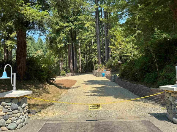 300 Bell Hole Loop, Crescent City, CA 95531