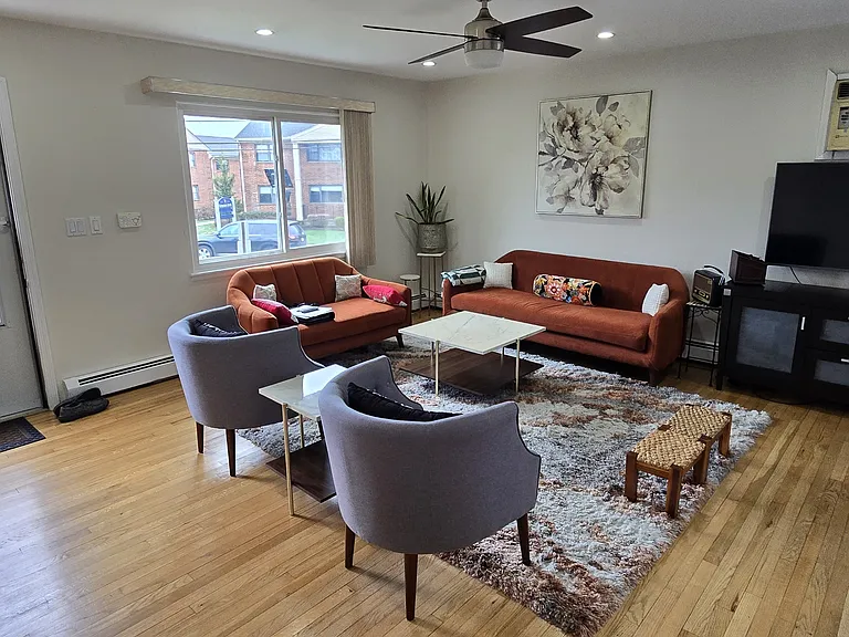 35 Universal Ave — Photo 6