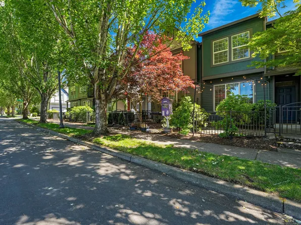 1198 SE Bacarra St, Hillsboro, OR 97123