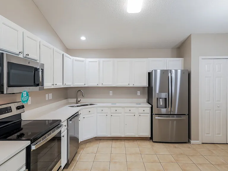 1811 Sheraton Lakes Cir — Photo 9