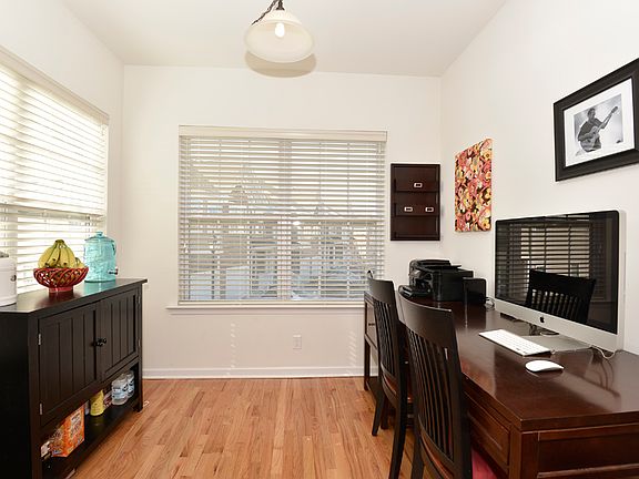 4th image of 46 Southampton Dr Unit 46
