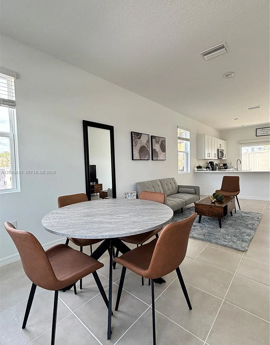 2 bed, 2.5 bath, $2,000 — Photo 2