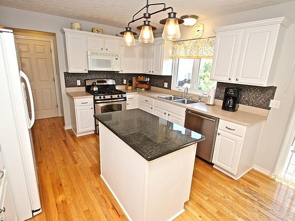3rd image of 549 Andover Cir